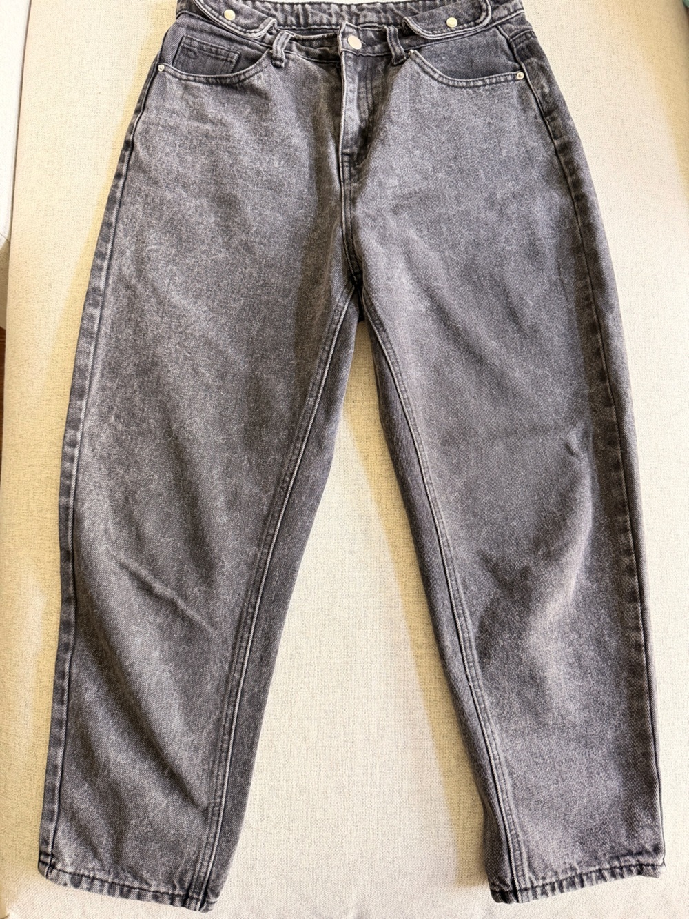Woman’s Grey Washed Jeans
